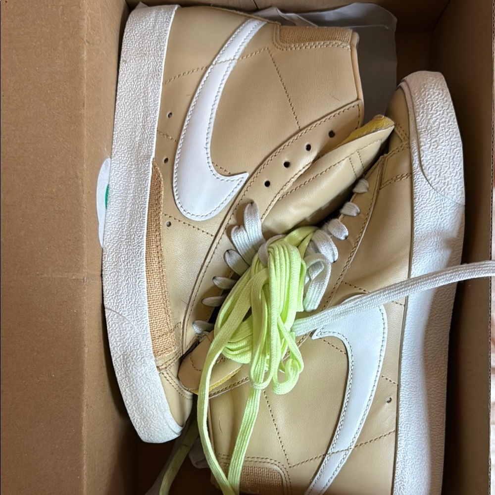 Nike High-Top Blazer in Beige and White